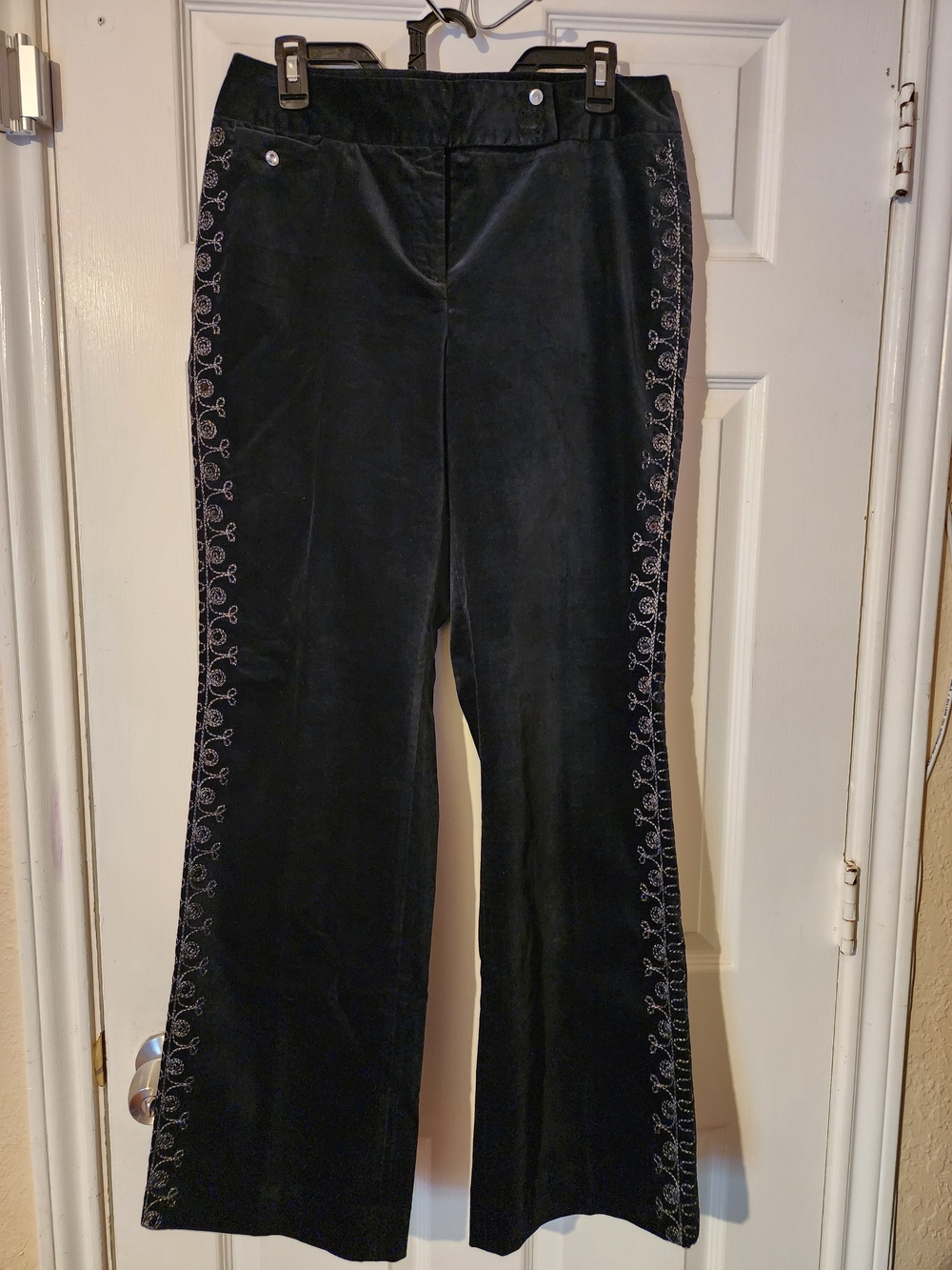 Harold's Black Velvet Embroidered Straight Leg Pants Women's Size 8